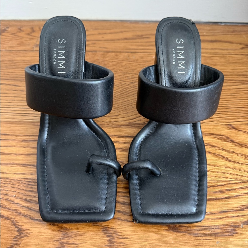 Simmi London Tour Padded Mules With Toe Loop